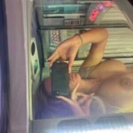 Naakte gelekte OnlyFans-foto van Milkybooby