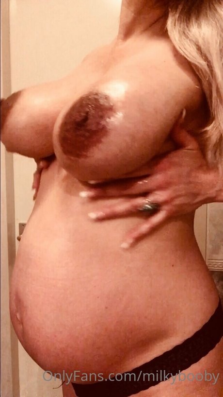 Naakte gelekte OnlyFans-foto van Milkybooby