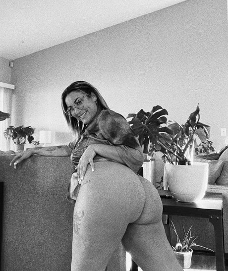 Naakte gelekte OnlyFans-foto van Mommy Marshmallow