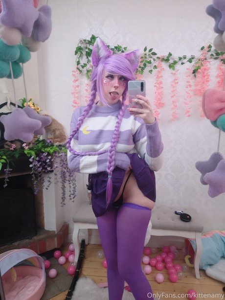 Naakte gelekte OnlyFans-foto van Kittenamy