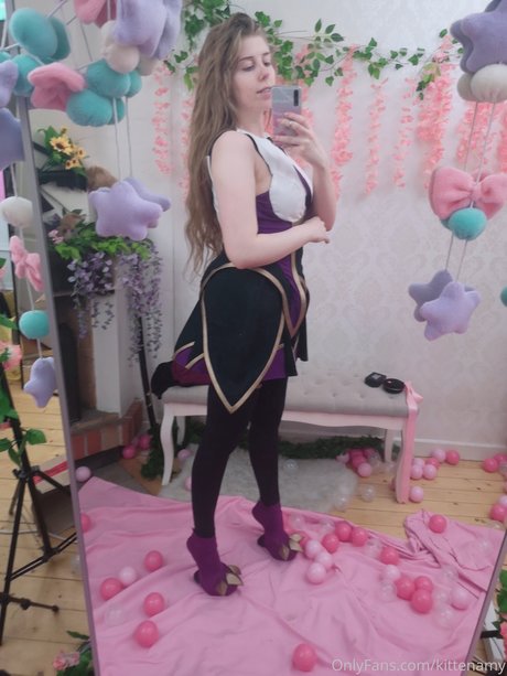 Naakte gelekte OnlyFans-foto van Kittenamy