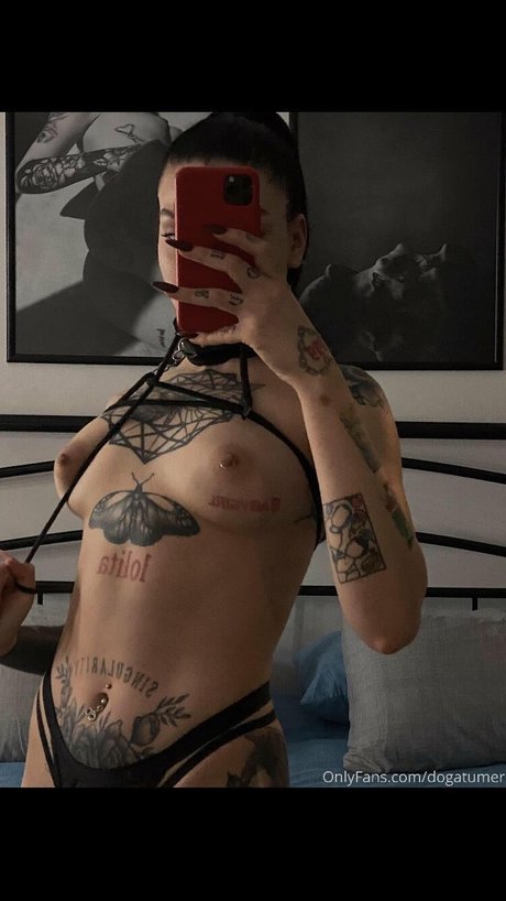 Naakte gelekte OnlyFans-foto van Dogatumer