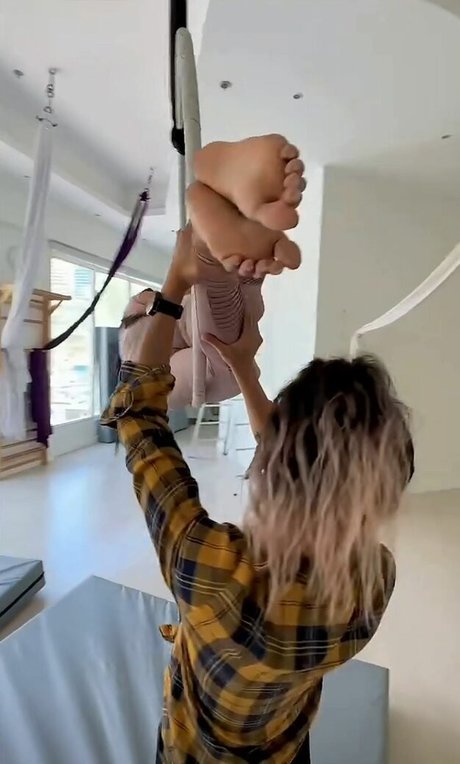 Naakte gelekte OnlyFans-foto van Lana Rose