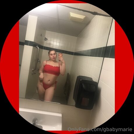 Naakte gelekte OnlyFans-foto van Gbabymarie