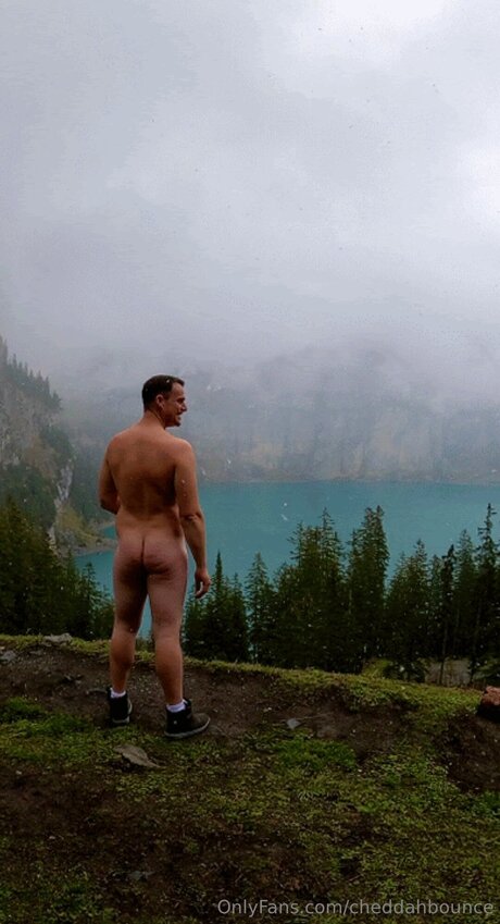 Naakte gelekte OnlyFans-foto van Cheddahbounce