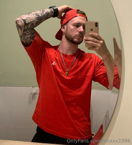Naakte gelekte OnlyFans-foto van Felixxx1996