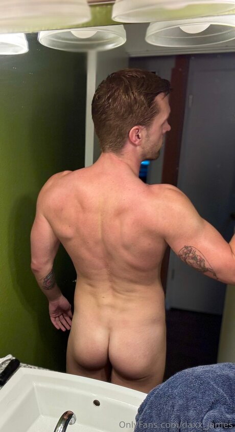 Naakte gelekte OnlyFans-foto van Daxx James