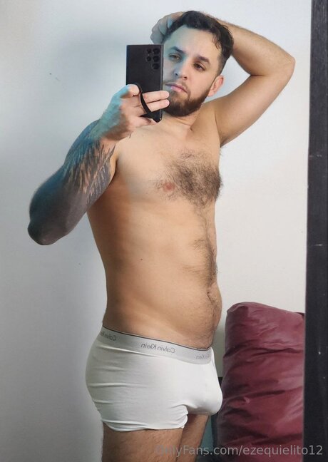 Naakte gelekte OnlyFans-foto van Ezequielito12