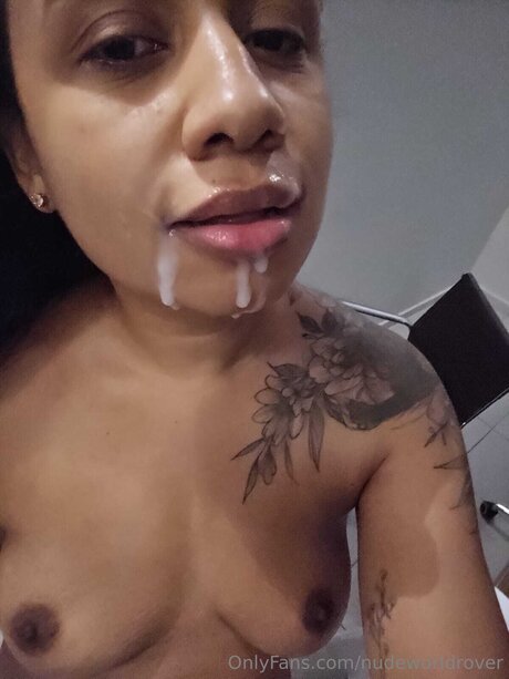 Naakte gelekte OnlyFans-foto van Nudeworldrover