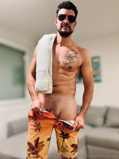 Naakte gelekte OnlyFans-foto van Nudeworldrover