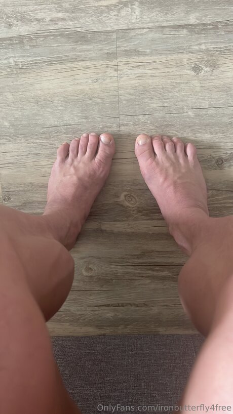 Naakte gelekte OnlyFans-foto van Ironbutterfly4free