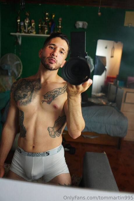 Naakte gelekte OnlyFans-foto van Tommartin995