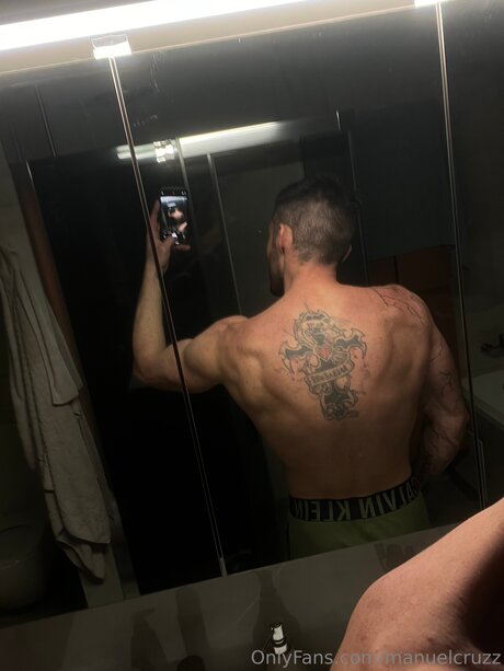 Naakte gelekte OnlyFans-foto van Manuelcruzz