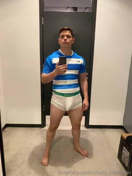 Naakte gelekte OnlyFans-foto van Charly Montnoir