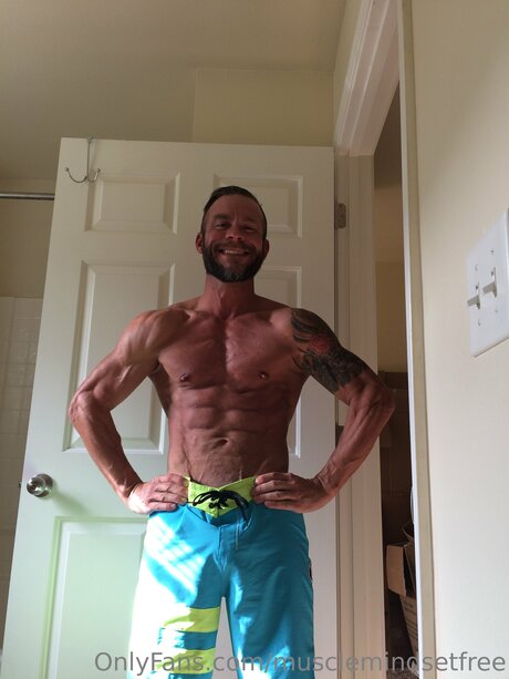 Naakte gelekte OnlyFans-foto van Musclemindsetfree