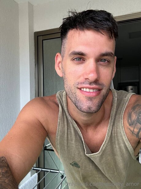 Naakte gelekte OnlyFans-foto van Naughty Amor