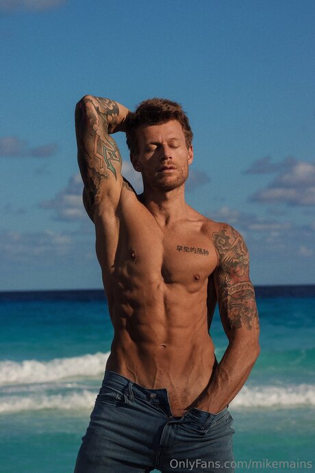 Naakte gelekte OnlyFans-foto van Mainzz
