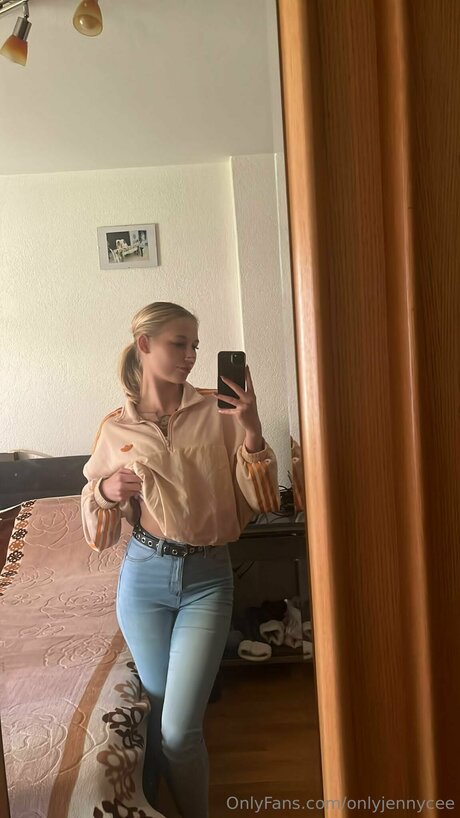 Naakte gelekte OnlyFans-foto van Onlyjennycee