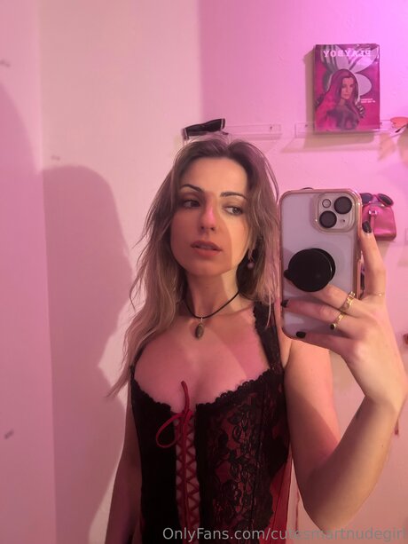 Cutesmartnudegirl