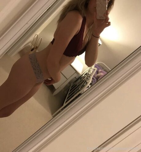 Naakte gelekte OnlyFans-foto van Jessiemeeks