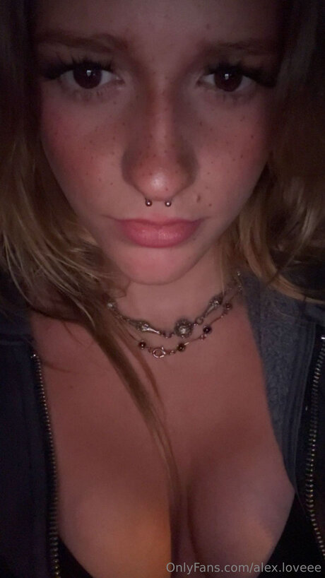 Alex Loveee