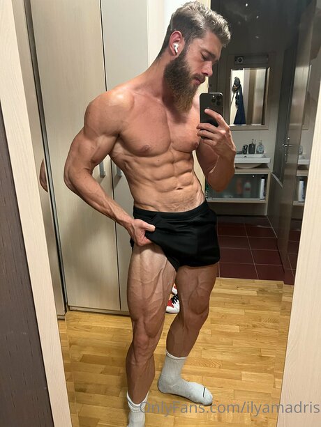 Naakte gelekte OnlyFans-foto van Ilyamadris