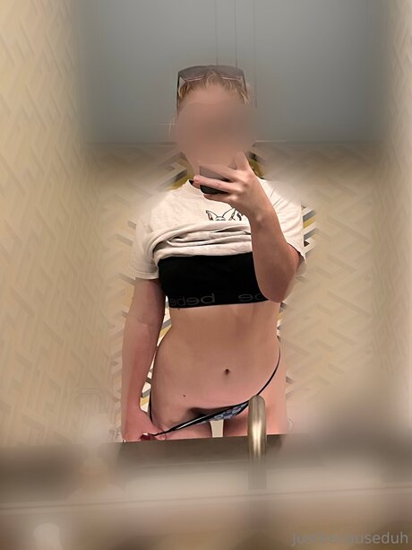 Naakte gelekte OnlyFans-foto van Just Because Duh
