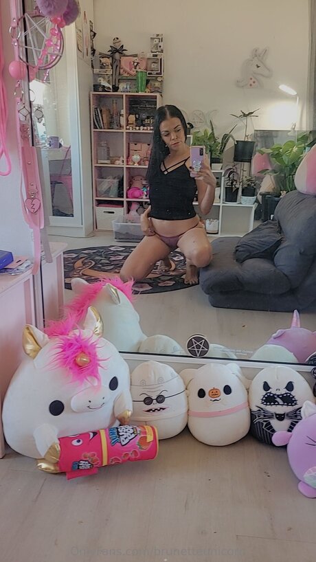 Naakte gelekte OnlyFans-foto van Thehiveempress