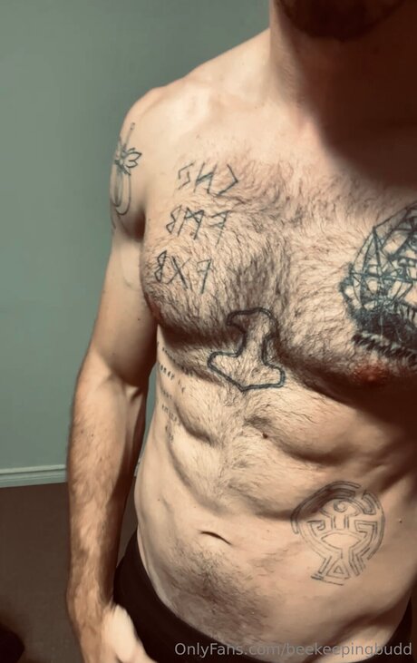 Naakte gelekte OnlyFans-foto van Cenryhavill