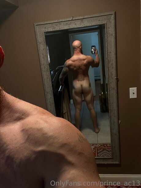 Naakte gelekte OnlyFans-foto van Prince Ac13