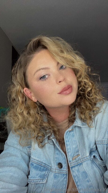 Naakte gelekte OnlyFans-foto van Kaitlyn9286