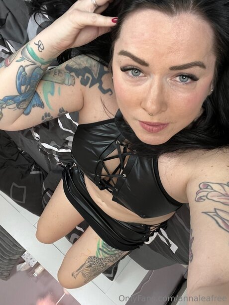 Naakte gelekte OnlyFans-foto van Annaleafree