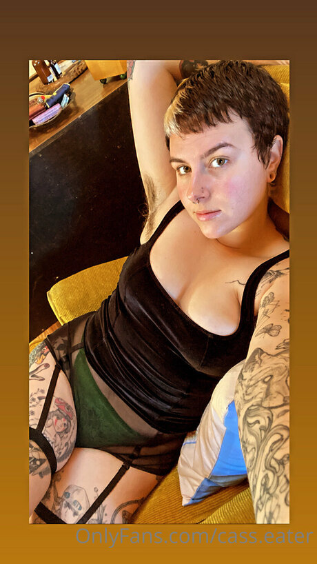 Naakte gelekte OnlyFans-foto van Cass Eater