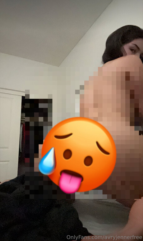 Naakte gelekte OnlyFans-foto van Avryjennerfree