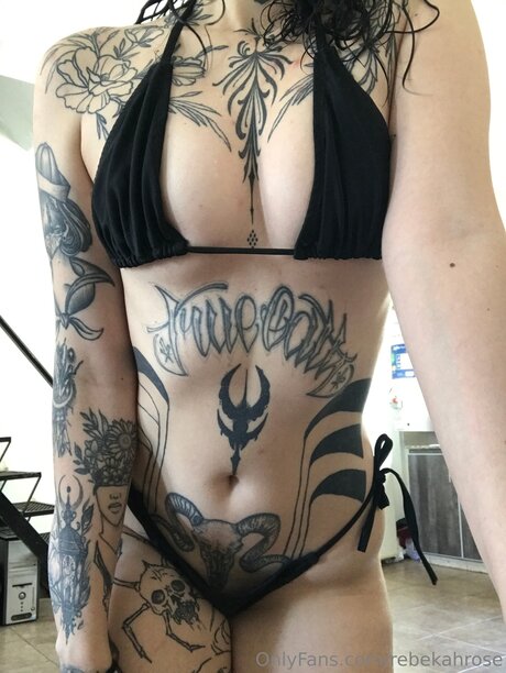 Naakte gelekte OnlyFans-foto van Rebekahrose