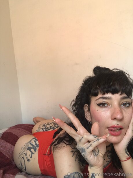Naakte gelekte OnlyFans-foto van Rebekahrose