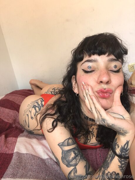 Naakte gelekte OnlyFans-foto van Rebekahrose