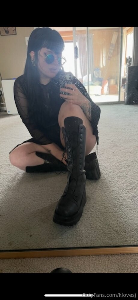 Naakte gelekte OnlyFans-foto van Klovesj