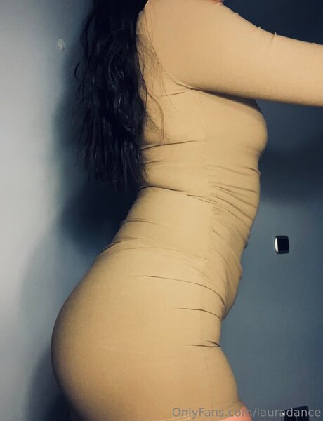 Naakte gelekte OnlyFans-foto van Lauradance