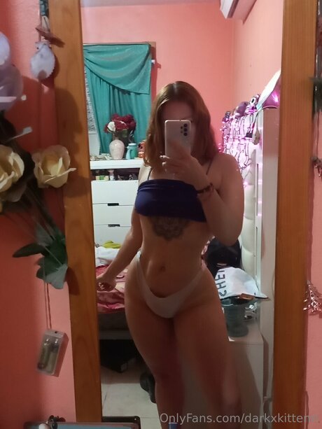 Naakte gelekte OnlyFans-foto van Darkxkittenn