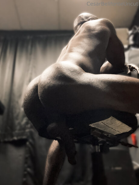 Naakte gelekte OnlyFans-foto van Cesarbelifonteuncut