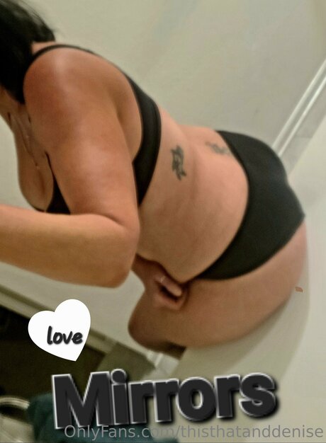 Naakte gelekte OnlyFans-foto van Thisthatanddenise