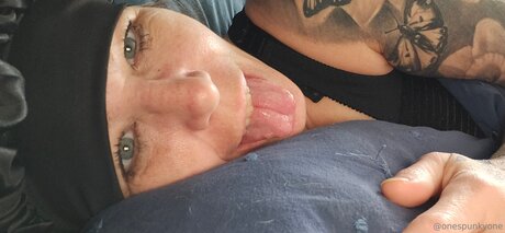 Naakte gelekte OnlyFans-foto van Onespunkyone