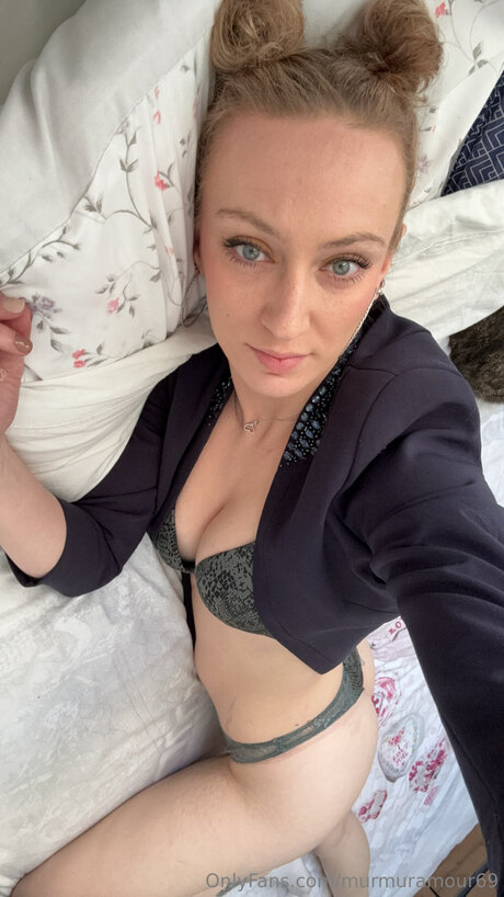 Naakte gelekte OnlyFans-foto van Murmuramour69