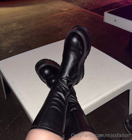 Naakte gelekte OnlyFans-foto van Missfallon