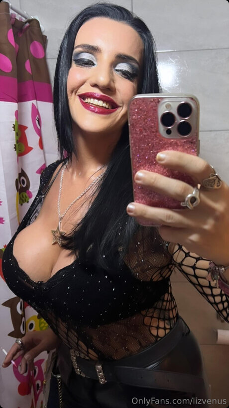 Naakte gelekte OnlyFans-foto van Lizvenus