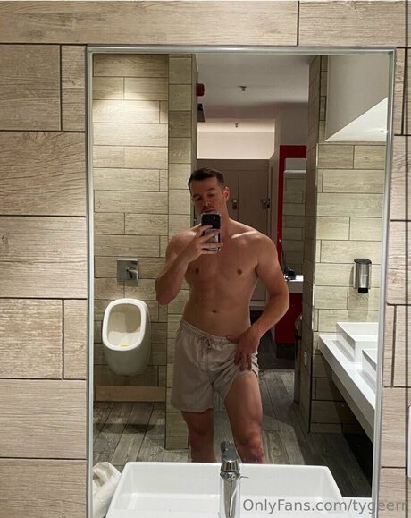 Naakte gelekte OnlyFans-foto van Tygeerr