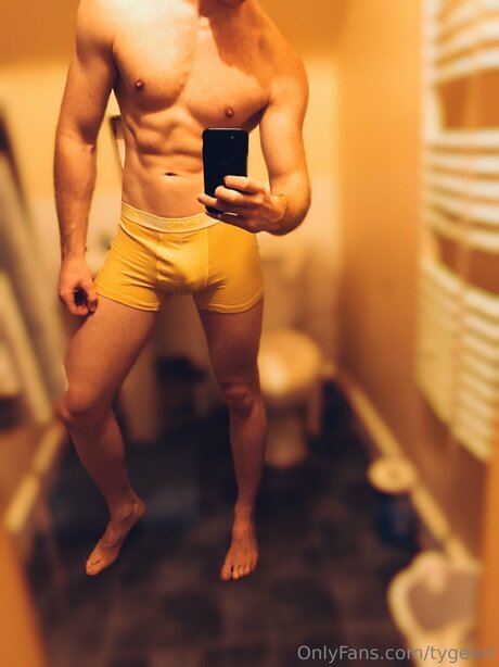 Naakte gelekte OnlyFans-foto van Tygeerr