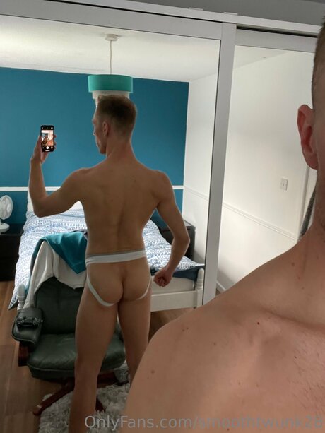 Naakte gelekte OnlyFans-foto van Hungblondebrit