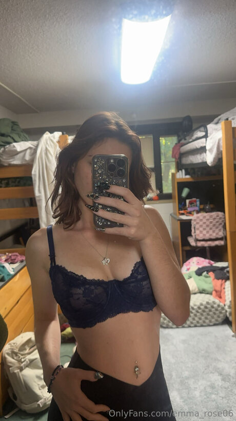 Naakte gelekte OnlyFans-foto van Emma Rose06